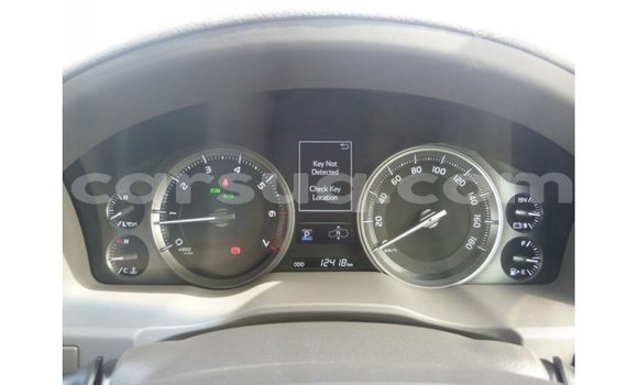 Acheter Import Voiture Toyota Land Cruiser Blanc à Import - Dubai, Barh el Gazel Acheter Import Voiture Toyota Land Cruiser Blanc à Import - Dubai, Barh el Gazel