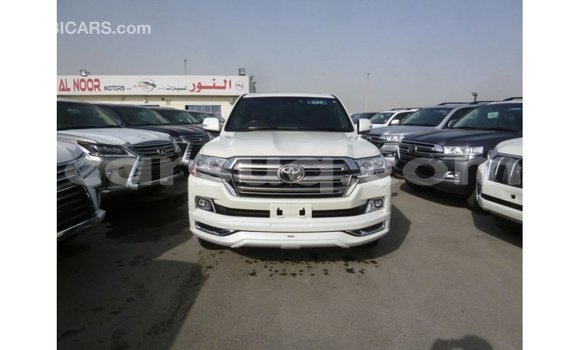 Acheter Import Voiture Toyota Land Cruiser Blanc à Import - Dubai, Barh el Gazel Acheter Import Voiture Toyota Land Cruiser Blanc à Import - Dubai, Barh el Gazel