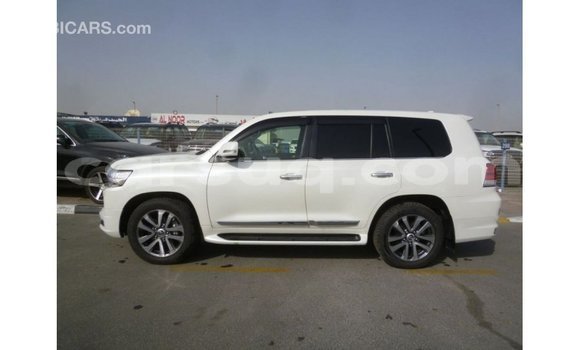 Acheter Import Voiture Toyota Land Cruiser Blanc à Import - Dubai, Barh el Gazel Acheter Import Voiture Toyota Land Cruiser Blanc à Import - Dubai, Barh el Gazel