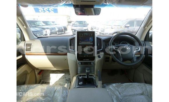 Acheter Import Voiture Toyota Land Cruiser Blanc à Import - Dubai, Barh el Gazel Acheter Import Voiture Toyota Land Cruiser Blanc à Import - Dubai, Barh el Gazel
