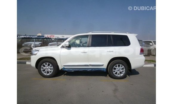 Acheter Import Voiture Toyota Land Cruiser Blanc à Import - Dubai, Barh el Gazel Acheter Import Voiture Toyota Land Cruiser Blanc à Import - Dubai, Barh el Gazel