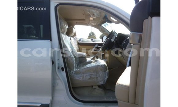 Acheter Import Voiture Toyota Land Cruiser Blanc à Import - Dubai, Barh el Gazel Acheter Import Voiture Toyota Land Cruiser Blanc à Import - Dubai, Barh el Gazel