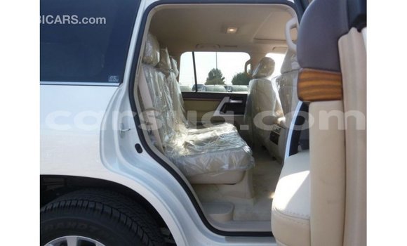 Acheter Import Voiture Toyota Land Cruiser Blanc à Import - Dubai, Barh el Gazel Acheter Import Voiture Toyota Land Cruiser Blanc à Import - Dubai, Barh el Gazel