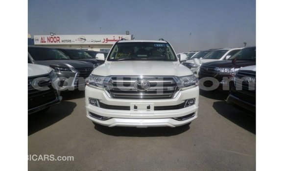Acheter Import Voiture Toyota Land Cruiser Blanc à Import - Dubai, Barh el Gazel Acheter Import Voiture Toyota Land Cruiser Blanc à Import - Dubai, Barh el Gazel