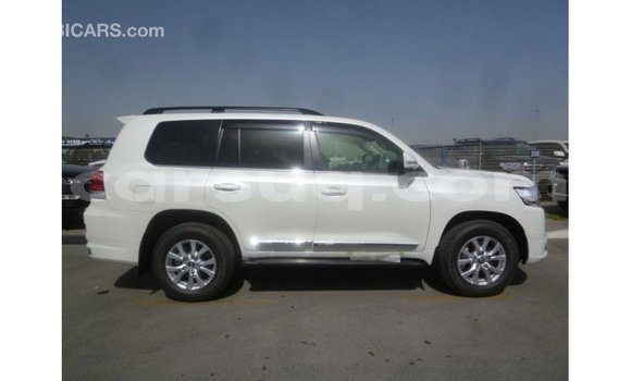 Acheter Import Voiture Toyota Land Cruiser Blanc à Import - Dubai, Barh el Gazel Acheter Import Voiture Toyota Land Cruiser Blanc à Import - Dubai, Barh el Gazel