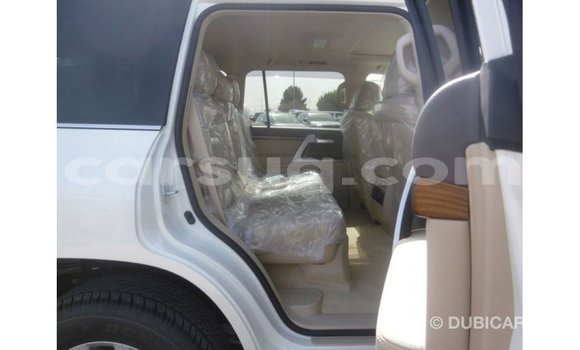 Acheter Import Voiture Toyota Land Cruiser Blanc à Import - Dubai, Barh el Gazel Acheter Import Voiture Toyota Land Cruiser Blanc à Import - Dubai, Barh el Gazel