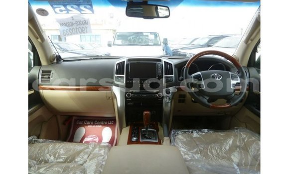 Acheter Import Voiture Toyota Land Cruiser Blanc à Import - Dubai, Barh el Gazel Acheter Import Voiture Toyota Land Cruiser Blanc à Import - Dubai, Barh el Gazel