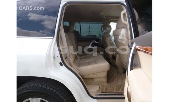 Acheter Import Voiture Toyota Land Cruiser Blanc à Import - Dubai, Barh el Gazel Acheter Import Voiture Toyota Land Cruiser Blanc à Import - Dubai, Barh el Gazel