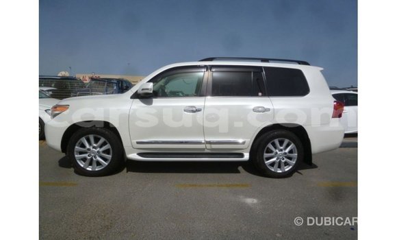 Acheter Import Voiture Toyota Land Cruiser Blanc à Import - Dubai, Barh el Gazel Acheter Import Voiture Toyota Land Cruiser Blanc à Import - Dubai, Barh el Gazel