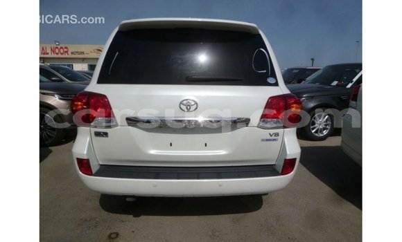 Acheter Import Voiture Toyota Land Cruiser Blanc à Import - Dubai, Barh el Gazel Acheter Import Voiture Toyota Land Cruiser Blanc à Import - Dubai, Barh el Gazel