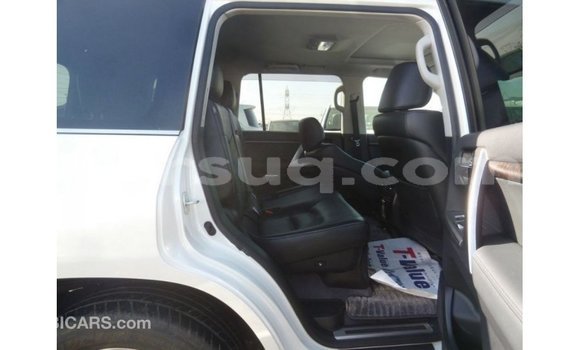 Acheter Import Voiture Toyota Land Cruiser Blanc à Import - Dubai, Barh el Gazel Acheter Import Voiture Toyota Land Cruiser Blanc à Import - Dubai, Barh el Gazel