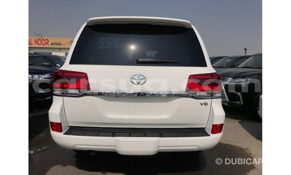 Acheter Import Voiture Toyota Land Cruiser Blanc à Import - Dubai, Barh el Gazel Acheter Import Voiture Toyota Land Cruiser Blanc à Import - Dubai, Barh el Gazel