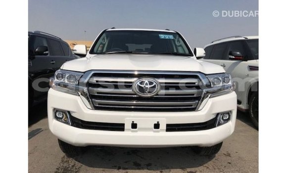 Acheter Import Voiture Toyota Land Cruiser Blanc à Import - Dubai, Barh el Gazel Acheter Import Voiture Toyota Land Cruiser Blanc à Import - Dubai, Barh el Gazel