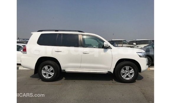 Acheter Import Voiture Toyota Land Cruiser Blanc à Import - Dubai, Barh el Gazel Acheter Import Voiture Toyota Land Cruiser Blanc à Import - Dubai, Barh el Gazel