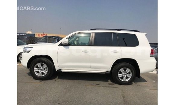 Acheter Import Voiture Toyota Land Cruiser Blanc à Import - Dubai, Barh el Gazel Acheter Import Voiture Toyota Land Cruiser Blanc à Import - Dubai, Barh el Gazel