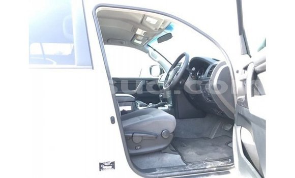 Acheter Import Voiture Toyota Land Cruiser Blanc à Import - Dubai, Barh el Gazel Acheter Import Voiture Toyota Land Cruiser Blanc à Import - Dubai, Barh el Gazel