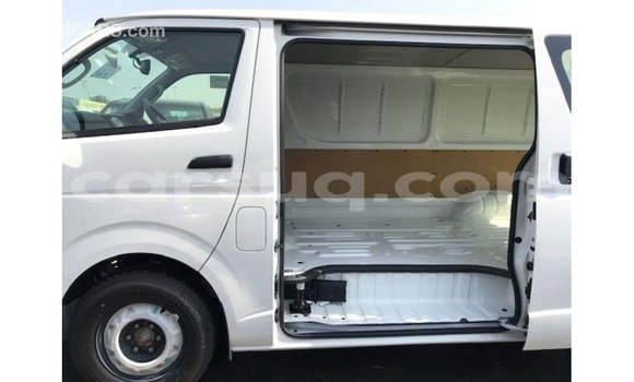 Acheter Import Voiture Toyota Hiace Blanc à Import - Dubai, Barh el Gazel Acheter Import Voiture Toyota Hiace Blanc à Import - Dubai, Barh el Gazel