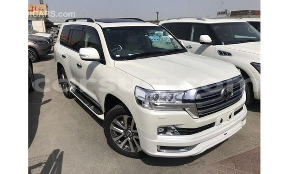 Acheter Import Voiture Toyota Land Cruiser Blanc à Import - Dubai, Barh el Gazel Acheter Import Voiture Toyota Land Cruiser Blanc à Import - Dubai, Barh el Gazel