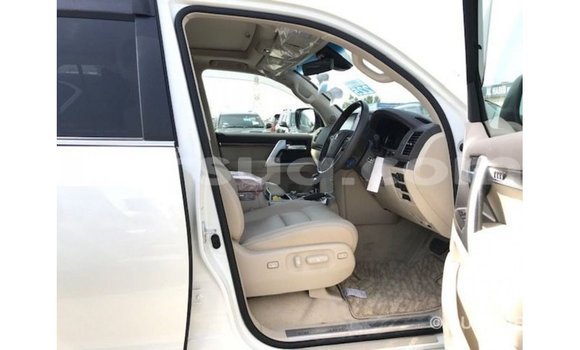 Acheter Import Voiture Toyota Land Cruiser Blanc à Import - Dubai, Barh el Gazel Acheter Import Voiture Toyota Land Cruiser Blanc à Import - Dubai, Barh el Gazel