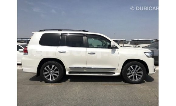 Acheter Import Voiture Toyota Land Cruiser Blanc à Import - Dubai, Barh el Gazel Acheter Import Voiture Toyota Land Cruiser Blanc à Import - Dubai, Barh el Gazel