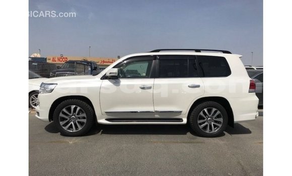 Acheter Import Voiture Toyota Land Cruiser Blanc à Import - Dubai, Barh el Gazel Acheter Import Voiture Toyota Land Cruiser Blanc à Import - Dubai, Barh el Gazel
