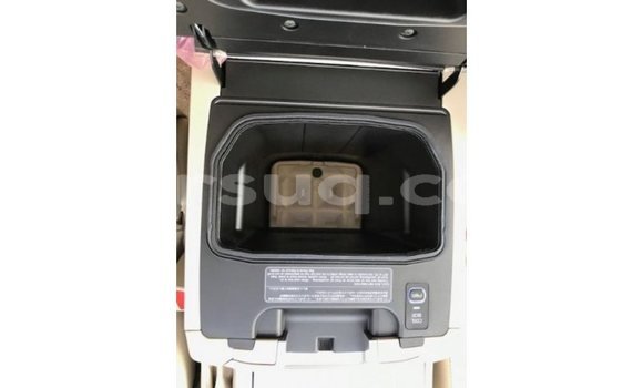 Acheter Import Voiture Toyota Land Cruiser Blanc à Import - Dubai, Barh el Gazel Acheter Import Voiture Toyota Land Cruiser Blanc à Import - Dubai, Barh el Gazel