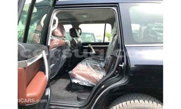 Acheter Import Voiture Toyota Land Cruiser Noir à Import - Dubai, Barh el Gazel Acheter Import Voiture Toyota Land Cruiser Noir à Import - Dubai, Barh el Gazel