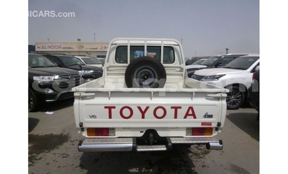 Acheter Import Voiture Toyota Land Cruiser Blanc à Import - Dubai, Barh el Gazel Acheter Import Voiture Toyota Land Cruiser Blanc à Import - Dubai, Barh el Gazel