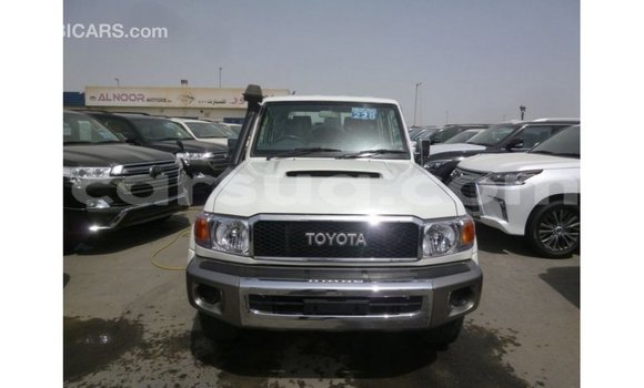 Acheter Import Voiture Toyota Land Cruiser Blanc à Import - Dubai, Barh el Gazel Acheter Import Voiture Toyota Land Cruiser Blanc à Import - Dubai, Barh el Gazel