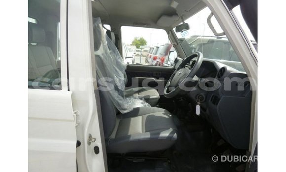 Acheter Import Voiture Toyota Land Cruiser Blanc à Import - Dubai, Barh el Gazel Acheter Import Voiture Toyota Land Cruiser Blanc à Import - Dubai, Barh el Gazel