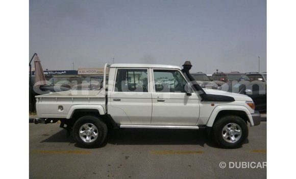 Acheter Import Voiture Toyota Land Cruiser Blanc à Import - Dubai, Barh el Gazel Acheter Import Voiture Toyota Land Cruiser Blanc à Import - Dubai, Barh el Gazel