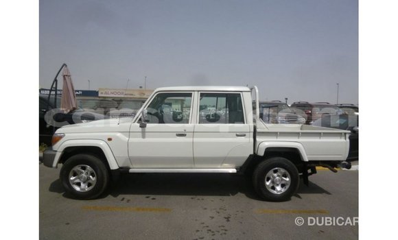 Acheter Import Voiture Toyota Land Cruiser Blanc à Import - Dubai, Barh el Gazel Acheter Import Voiture Toyota Land Cruiser Blanc à Import - Dubai, Barh el Gazel