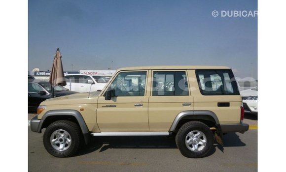 Acheter Import Voiture Toyota Land Cruiser Beige à Import - Dubai, Barh el Gazel Acheter Import Voiture Toyota Land Cruiser Beige à Import - Dubai, Barh el Gazel