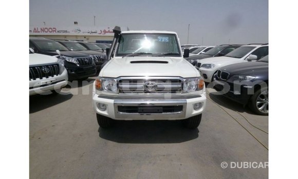 Acheter Import Voiture Toyota Land Cruiser Blanc à Import - Dubai, Barh el Gazel Acheter Import Voiture Toyota Land Cruiser Blanc à Import - Dubai, Barh el Gazel