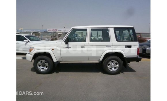 Acheter Import Voiture Toyota Land Cruiser Blanc à Import - Dubai, Barh el Gazel Acheter Import Voiture Toyota Land Cruiser Blanc à Import - Dubai, Barh el Gazel