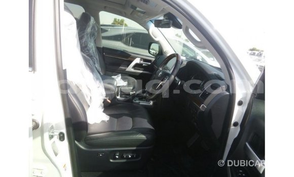 Acheter Import Voiture Toyota Land Cruiser Blanc à Import - Dubai, Barh el Gazel Acheter Import Voiture Toyota Land Cruiser Blanc à Import - Dubai, Barh el Gazel