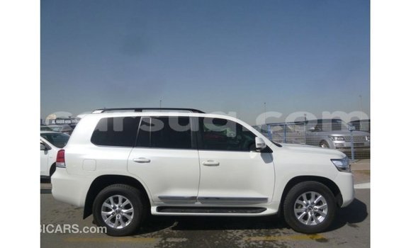 Acheter Import Voiture Toyota Land Cruiser Blanc à Import - Dubai, Barh el Gazel Acheter Import Voiture Toyota Land Cruiser Blanc à Import - Dubai, Barh el Gazel