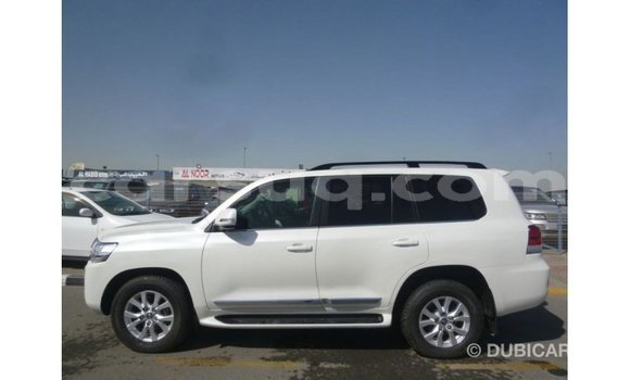 Acheter Import Voiture Toyota Land Cruiser Blanc à Import - Dubai, Barh el Gazel Acheter Import Voiture Toyota Land Cruiser Blanc à Import - Dubai, Barh el Gazel