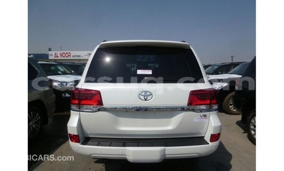 Buy Import Toyota Land Cruiser White Car in Import - Dubai in Barh el Gazel Buy Import Toyota Land Cruiser White Car in Import - Dubai in Barh el Gazel