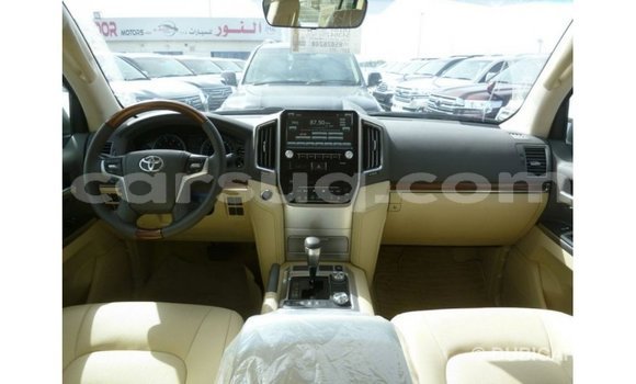 Acheter Import Voiture Toyota Land Cruiser Blanc à Import - Dubai, Barh el Gazel Acheter Import Voiture Toyota Land Cruiser Blanc à Import - Dubai, Barh el Gazel