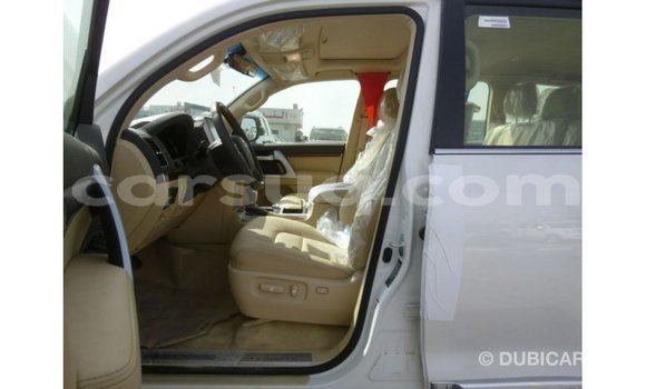 Acheter Import Voiture Toyota Land Cruiser Blanc à Import - Dubai, Barh el Gazel Acheter Import Voiture Toyota Land Cruiser Blanc à Import - Dubai, Barh el Gazel