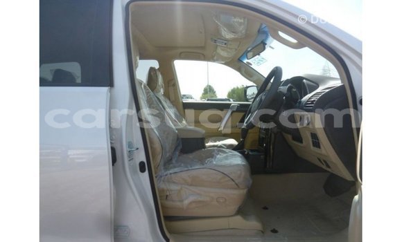 Acheter Import Voiture Toyota Prado Blanc à Import - Dubai, Barh el Gazel Acheter Import Voiture Toyota Prado Blanc à Import - Dubai, Barh el Gazel