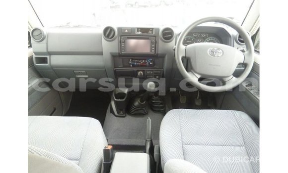 Acheter Import Voiture Toyota Land Cruiser Blanc à Import - Dubai, Barh el Gazel Acheter Import Voiture Toyota Land Cruiser Blanc à Import - Dubai, Barh el Gazel