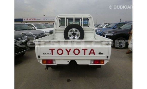 Acheter Import Voiture Toyota Land Cruiser Blanc à Import - Dubai, Barh el Gazel Acheter Import Voiture Toyota Land Cruiser Blanc à Import - Dubai, Barh el Gazel