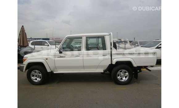 Acheter Import Voiture Toyota Land Cruiser Blanc à Import - Dubai, Barh el Gazel Acheter Import Voiture Toyota Land Cruiser Blanc à Import - Dubai, Barh el Gazel