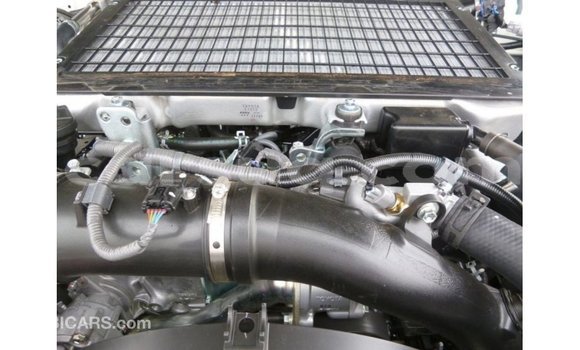 Acheter Import Voiture Toyota Land Cruiser Blanc à Import - Dubai, Barh el Gazel Acheter Import Voiture Toyota Land Cruiser Blanc à Import - Dubai, Barh el Gazel