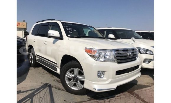 Acheter Import Voiture Toyota Land Cruiser Blanc à Import - Dubai, Barh el Gazel Acheter Import Voiture Toyota Land Cruiser Blanc à Import - Dubai, Barh el Gazel