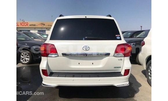 Acheter Import Voiture Toyota Land Cruiser Blanc à Import - Dubai, Barh el Gazel Acheter Import Voiture Toyota Land Cruiser Blanc à Import - Dubai, Barh el Gazel