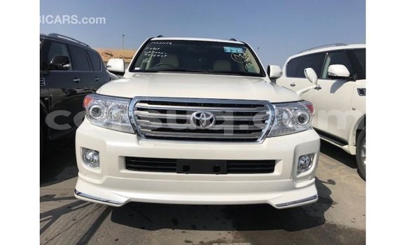Acheter Import Voiture Toyota Land Cruiser Blanc à Import - Dubai, Barh el Gazel Acheter Import Voiture Toyota Land Cruiser Blanc à Import - Dubai, Barh el Gazel