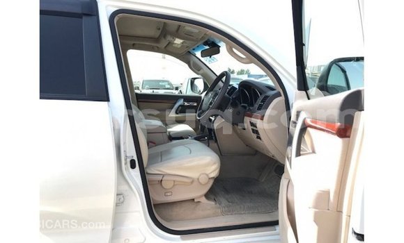 Acheter Import Voiture Toyota Land Cruiser Blanc à Import - Dubai, Barh el Gazel Acheter Import Voiture Toyota Land Cruiser Blanc à Import - Dubai, Barh el Gazel